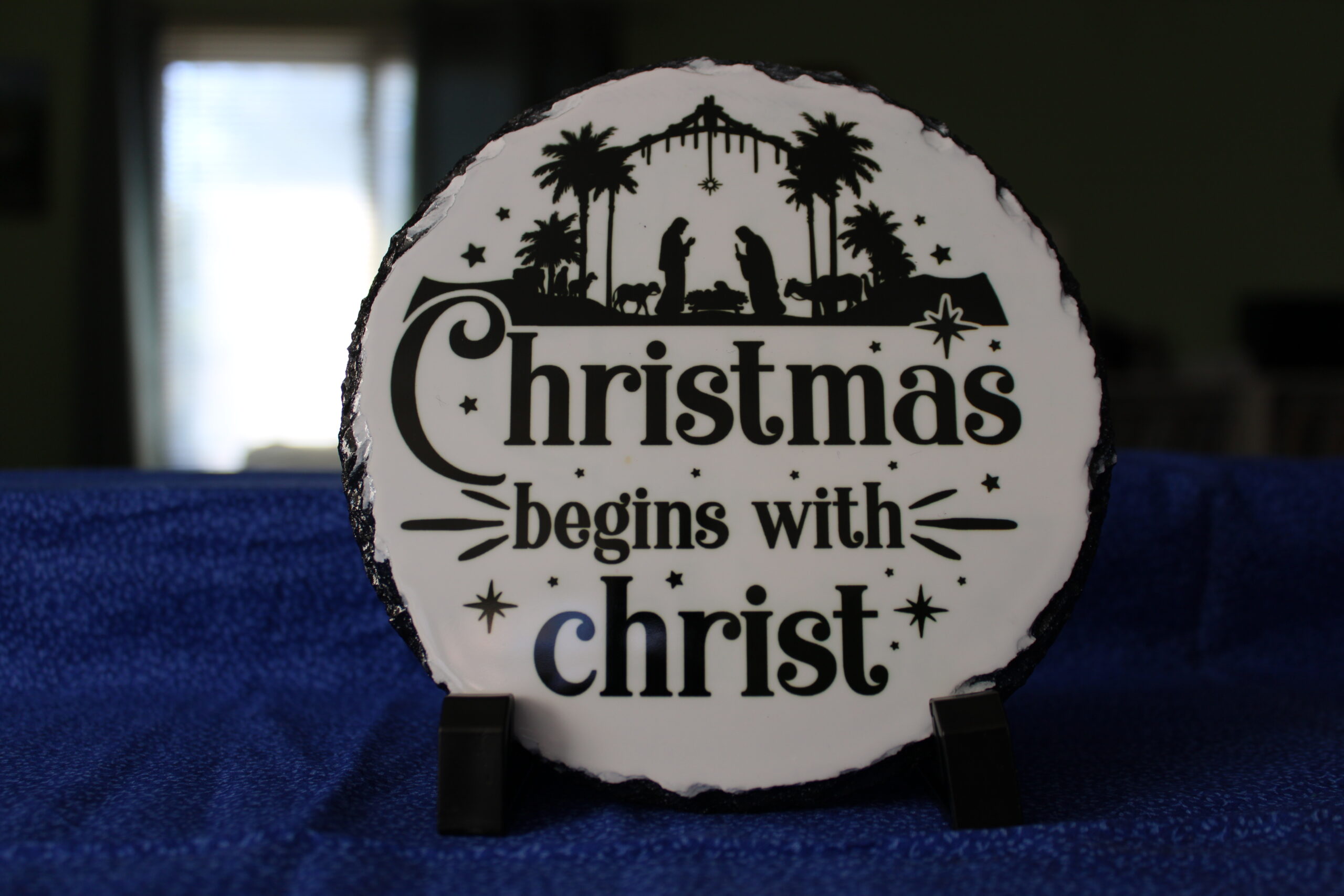 Christmas begins with Christ - 6" x 6" Round Holiday Slate with Stands