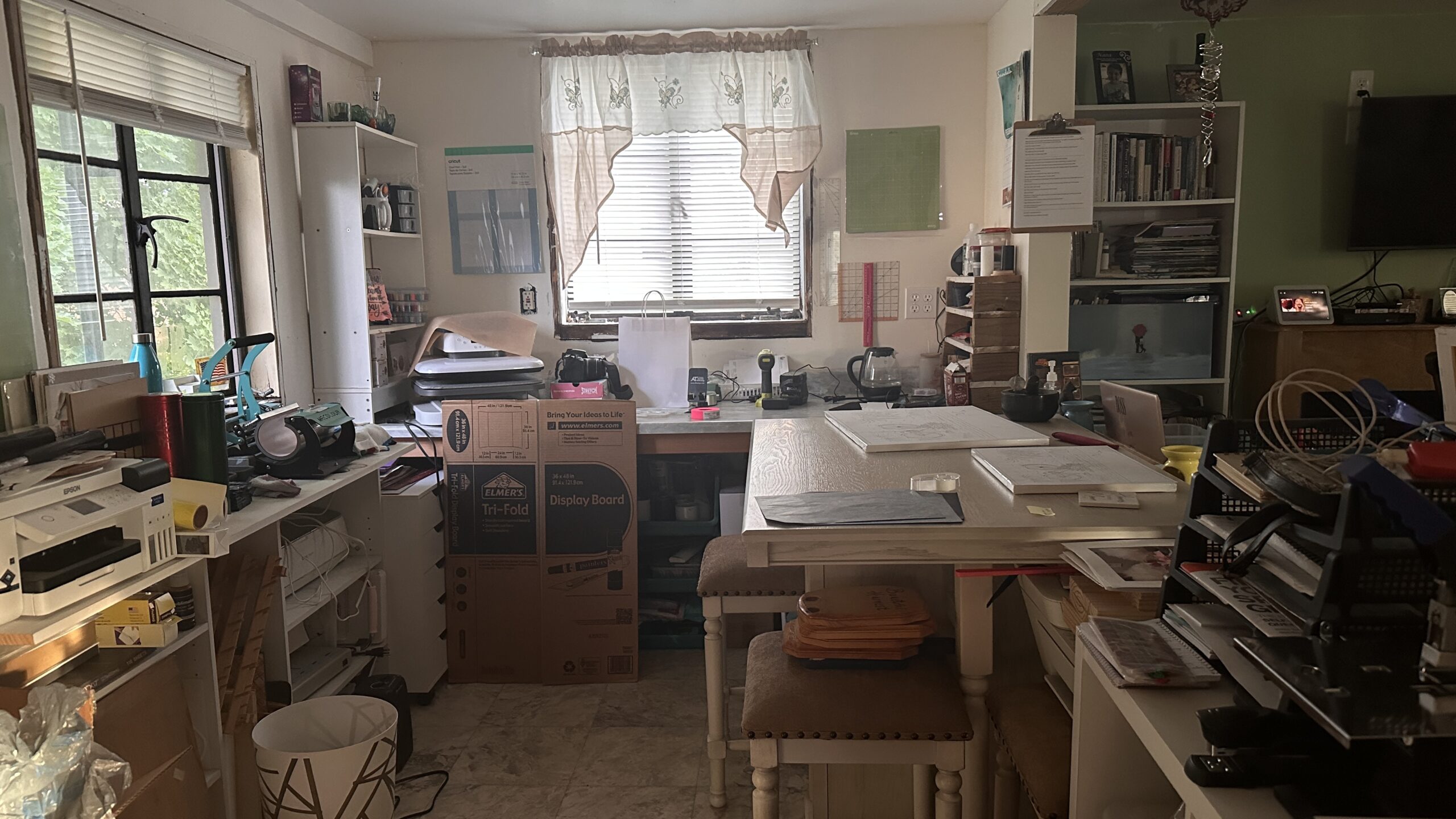 picture of a craft room